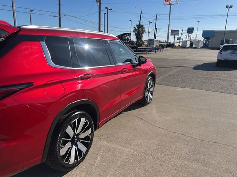 Used 2025 Mitsubishi Outlander AWD image 7