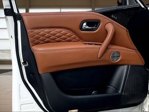 Used 2021 INFINITI QX80 Sensory w/ All-Season Package image 23