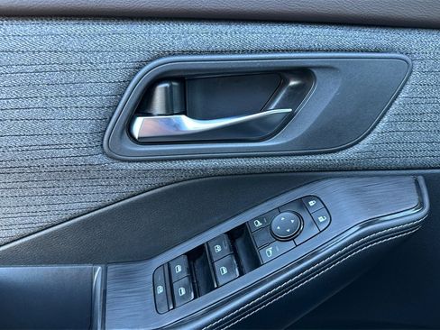 Used 2023 Nissan Rogue SV image 11