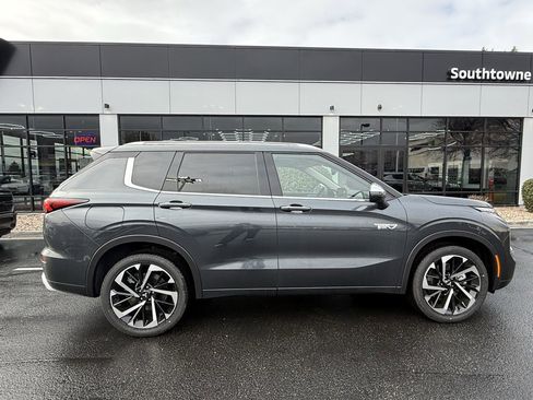 Used 2025 Mitsubishi Outlander SEL image 8