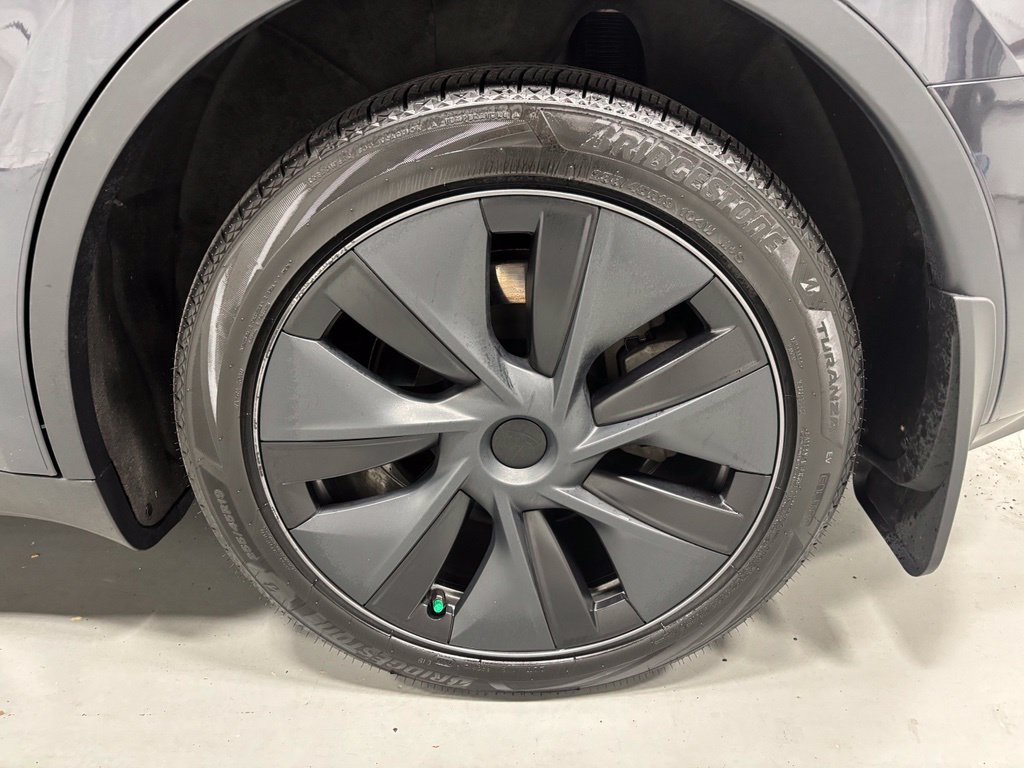 Used 2024 Tesla Model Y Long Range AWD/4WD image 59