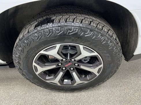 Used 2025 GMC Yukon AT4 Ultimate AWD/4WD image 16