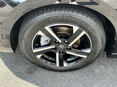 Certified 2025 Nissan Sentra SV FWD image 9
