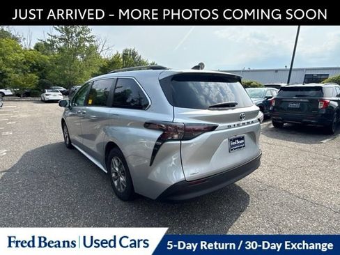 Used 2023 Toyota Sienna XLE w/ XLE Plus Package AWD/4WD image 6