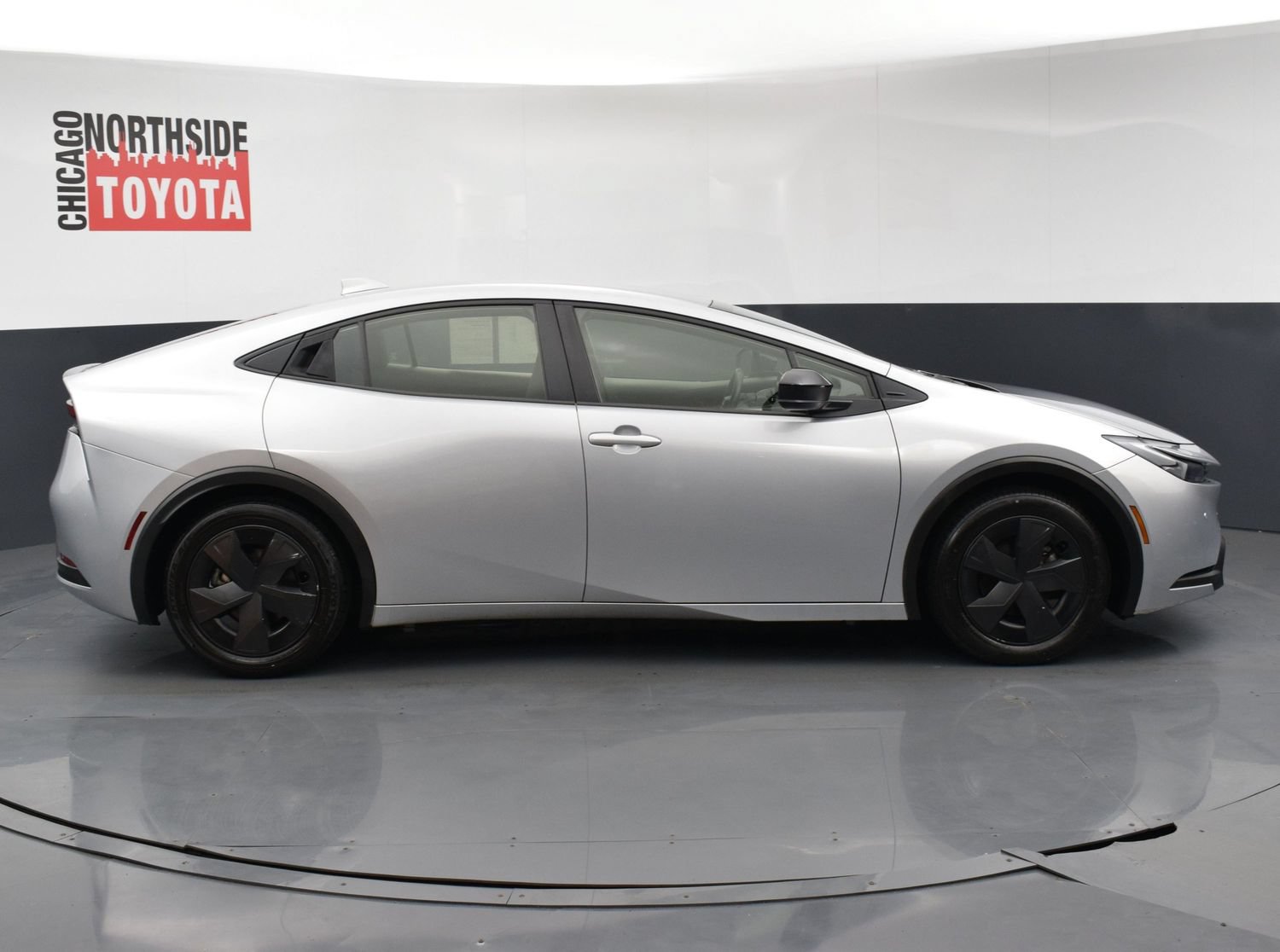 Used 2025 Toyota Prius LE FWD image 5