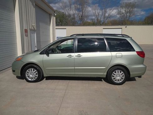 Used 2008 Toyota Sienna CE FWD image 1