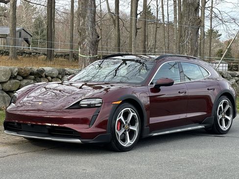 Used 2022 Porsche Taycan 4S w/ Off-Road Design Package image 11