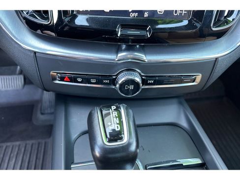 Used 2018 Volvo XC60 T5 Momentum image 22
