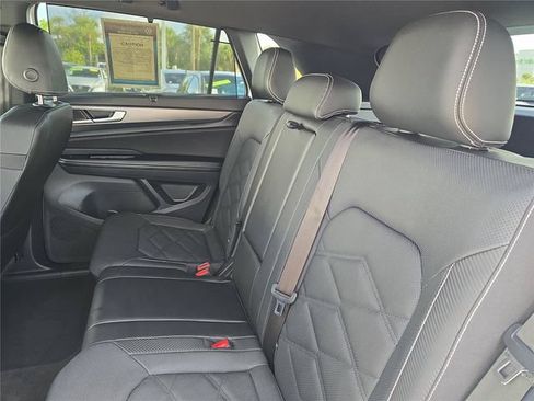 Used 2024 Volkswagen Atlas Cross Sport SE FWD image 11