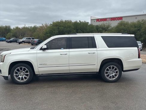 Used 2015 GMC Yukon XL Denali w/ Touring Package AWD/4WD image 3