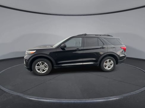 Used 2023 Ford Explorer XLT w/ Equipment Group 202A image 5