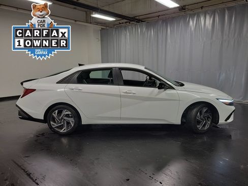 Used 2025 Hyundai Elantra Sport FWD image 9