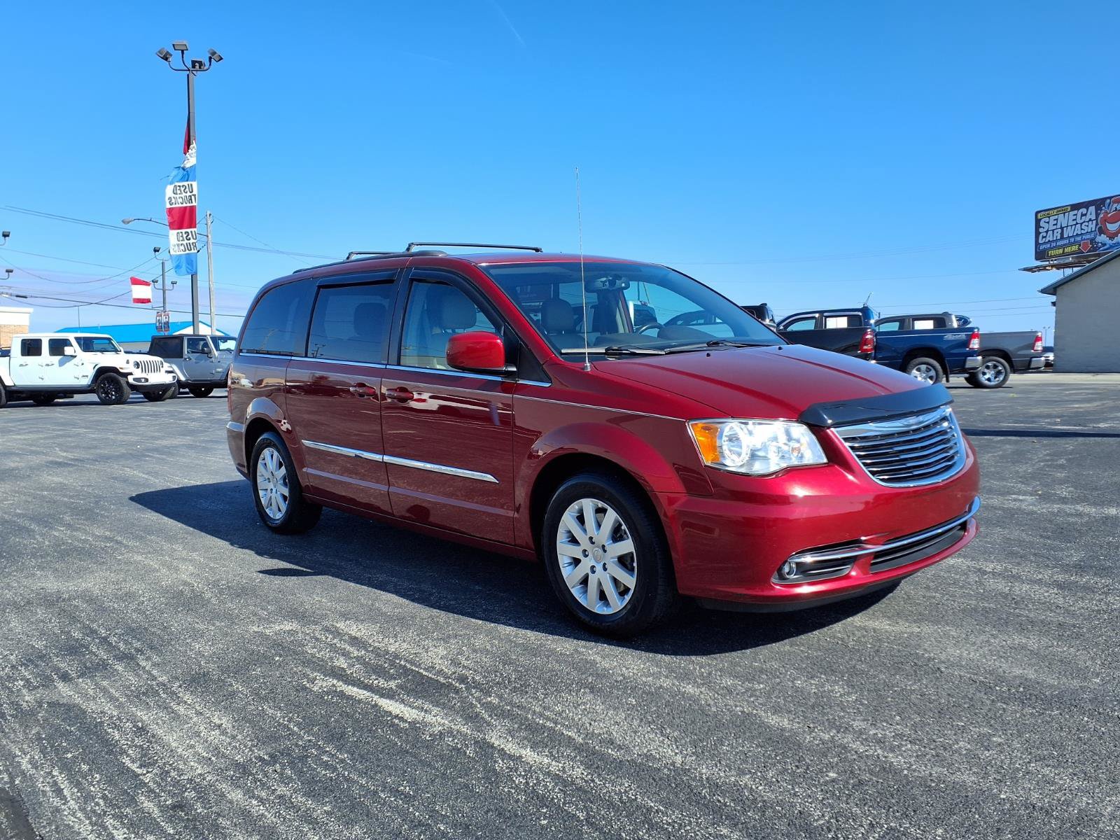 Used 2014 Chrysler Town & Country Touring FWD image 3