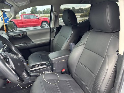 Certified 2022 Toyota Tacoma SR AWD/4WD image 4