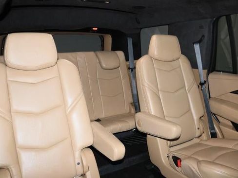 Used 2019 Cadillac Escalade Platinum image 22