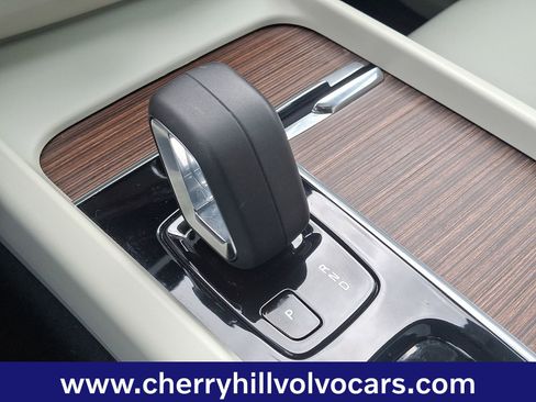 Certified 2022 Volvo XC60 B5 Momentum w/ Advanced Package image 16