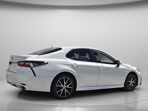 Used 2024 Toyota Camry SE FWD image 7
