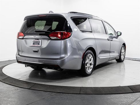 Used 2019 Chrysler Pacifica Limited image 13