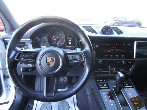 Used 2022 Porsche Macan AWD/4WD image 28