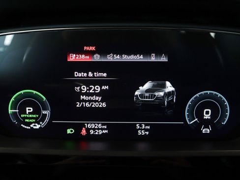 Used 2024 Audi Q8 e-tron Premium Plus image 19