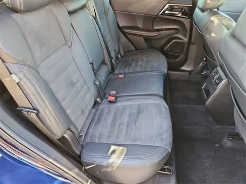 Used 2022 Mitsubishi Outlander SE image 21