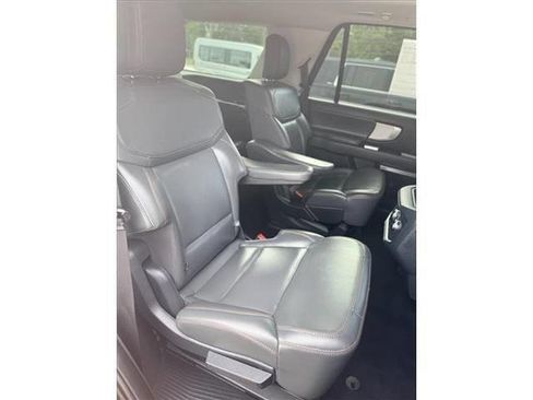 Used 2025 Ford Expedition Active RWD image 33