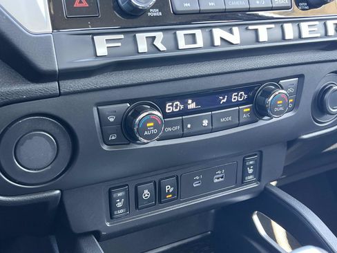 Used 2025 Nissan Frontier SV w/ SV Convenience Package RWD image 14