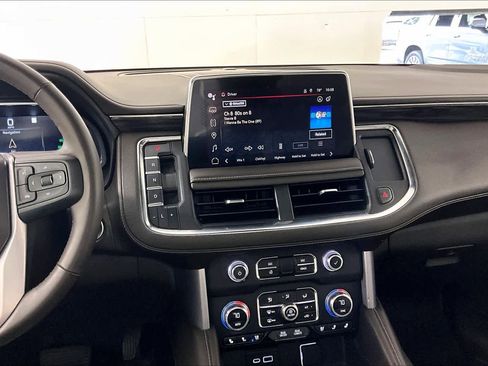 Used 2023 GMC Yukon XL SLT w/ SLT Premium Package image 6