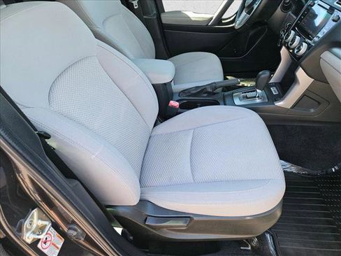 Used 2017 Subaru Forester 2.5i Premium image 19