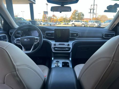 Used 2022 Ford Explorer XLT w/ Equipment Group 202A image 18