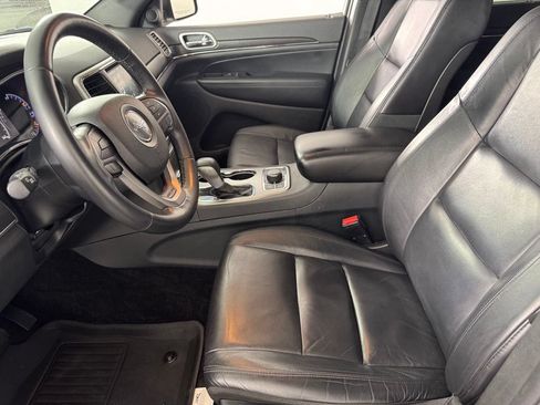 Used 2018 Jeep Grand Cherokee Limited AWD/4WD image 19