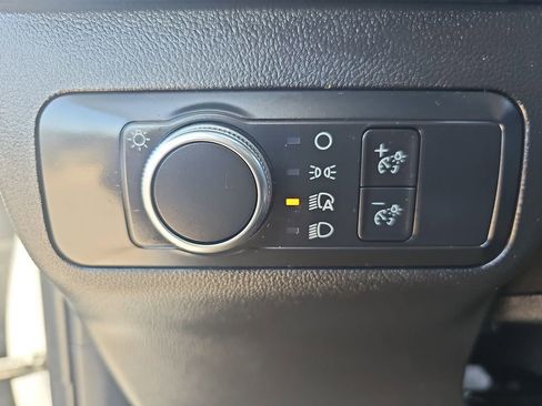 Used 2022 Ford Escape SE image 25