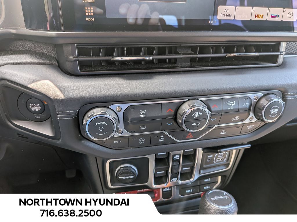 Used 2026 Jeep Gladiator Mojave AWD/4WD image 17