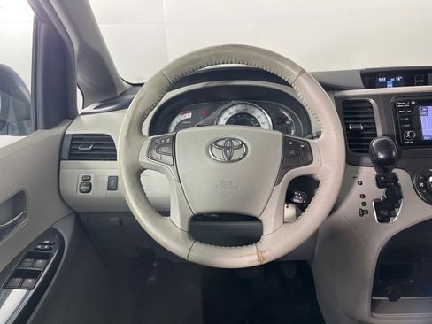Used 2013 Toyota Sienna SE image 8