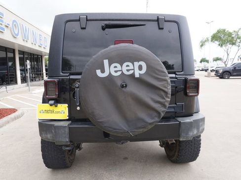 Used 2018 Jeep Wrangler Unlimited Sahara w/ Connectivity Group AWD/4WD image 5