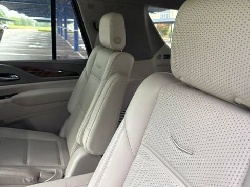Used 2023 Cadillac Escalade Premium Luxury Platinum w/ LPO, Radiant Package AWD/4WD image 8