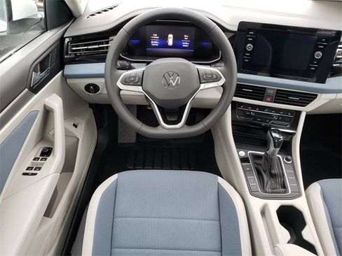 New 2025 Volkswagen Jetta SE image 10