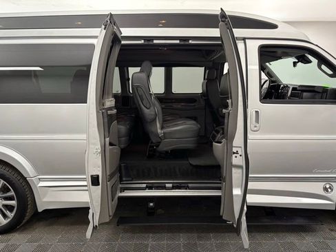 Used 2019 GMC Savana 2500 Extended w/ Enhanced Convenience Package image 6