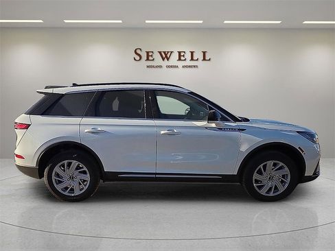 New 2026 Lincoln Corsair Premiere image 5