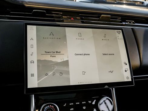 Used 2022 Land Rover Range Rover SE image 24