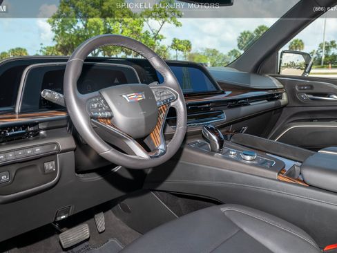 Used 2024 Cadillac Escalade ESV Luxury AWD/4WD image 5