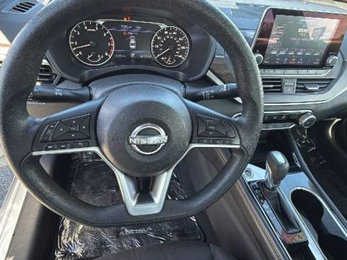 Used 2023 Nissan Altima 2.5 SV FWD image 18