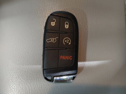 Used 2022 Jeep Compass Latitude w/ Sun and Sound Group AWD/4WD image 32