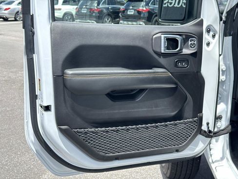 Used 2024 Jeep Wrangler Unlimited Sahara AWD/4WD image 17