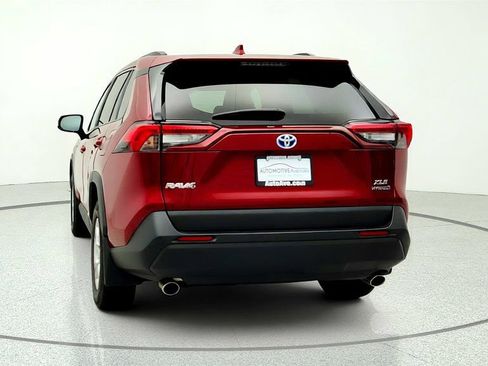 Used 2020 Toyota RAV4 XLE AWD/4WD image 6
