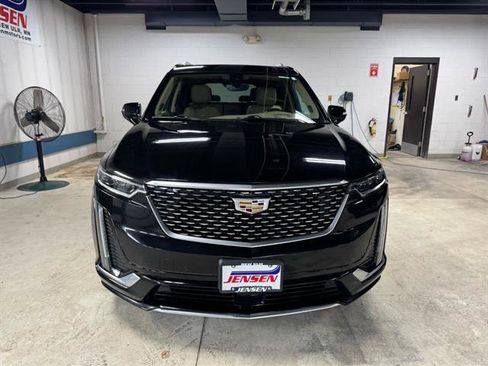 Used 2020 Cadillac XT6 Premium Luxury w/ Platinum Package AWD/4WD image 2