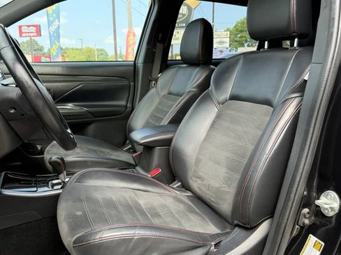 Used 2020 Mitsubishi Outlander LE AWD/4WD image 10