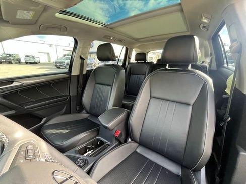 Certified 2022 Volkswagen Tiguan SE w/ Panoramic Sunroof Package image 39