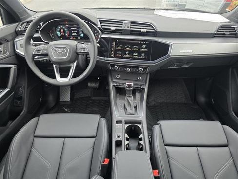 Used 2025 Audi Q3 2.0T Premium w/ Convenience Package image 9