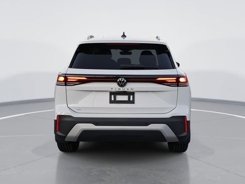 New 2025 Volkswagen Tiguan SE image 4